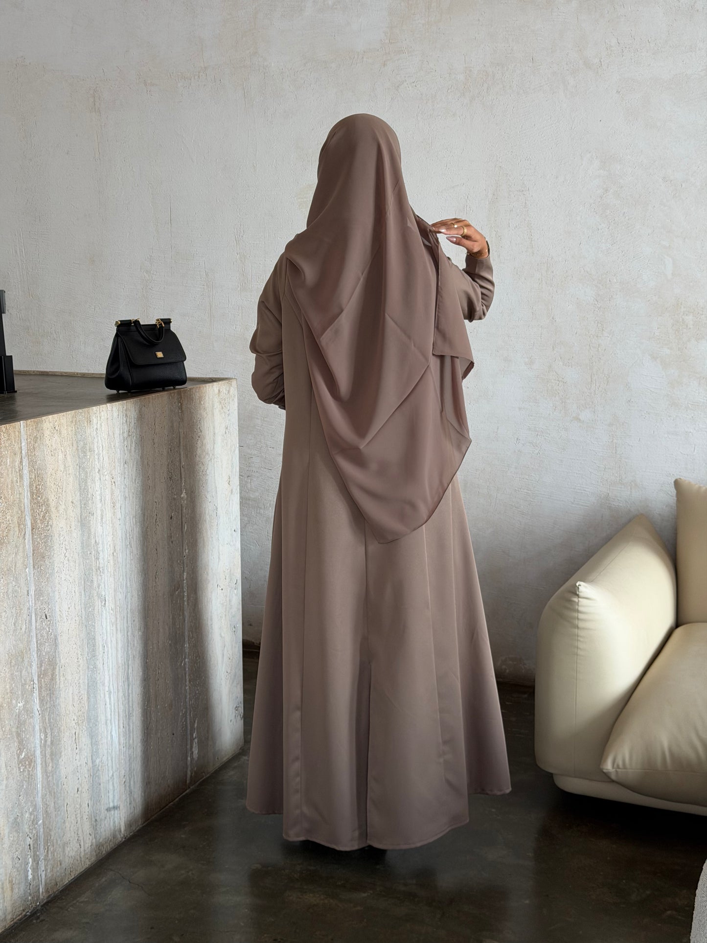 VALI ABAYA