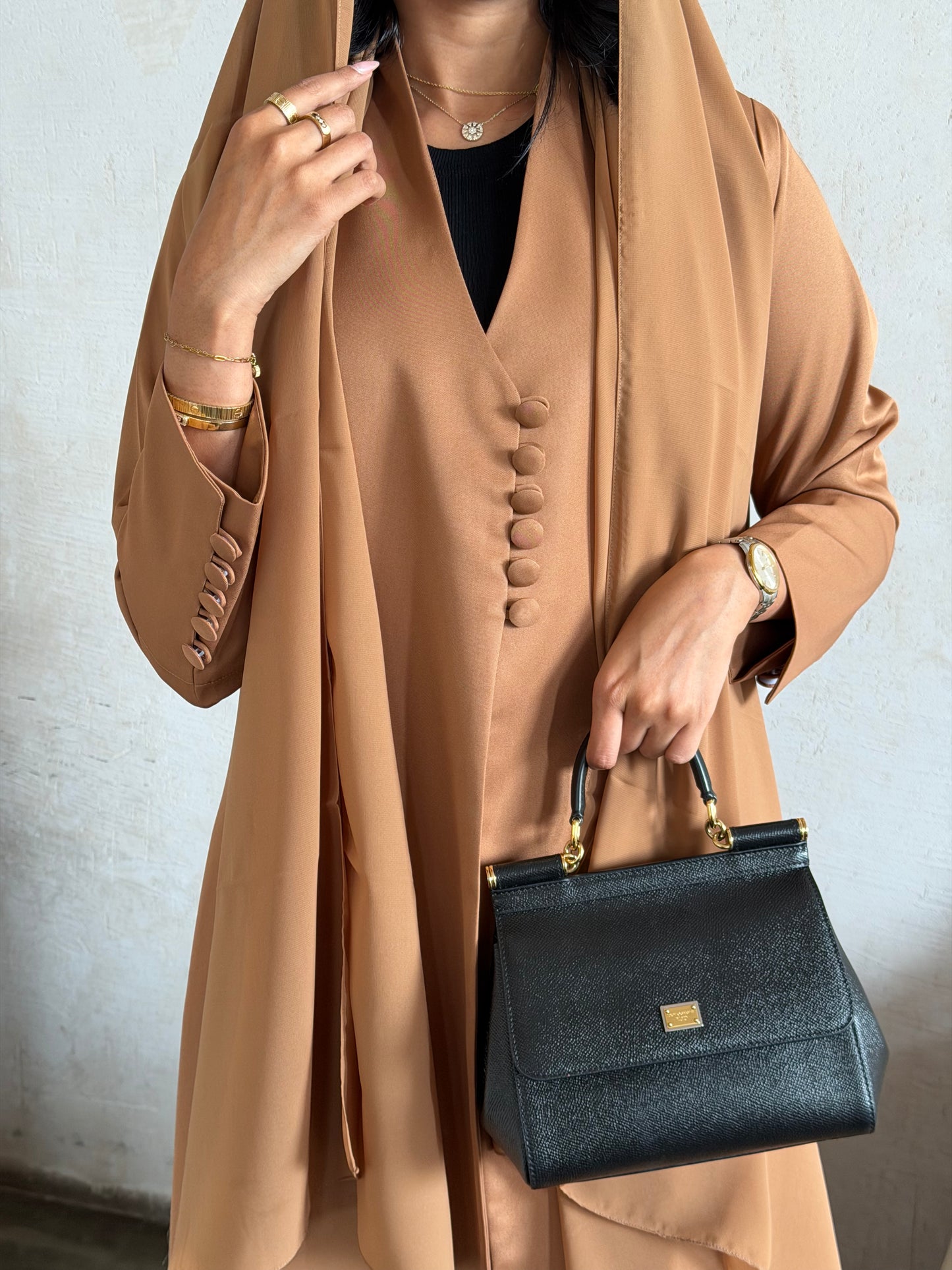 VALI ABAYA