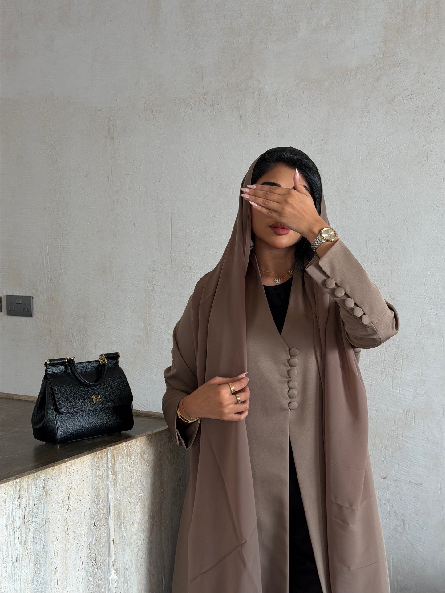 VALI ABAYA