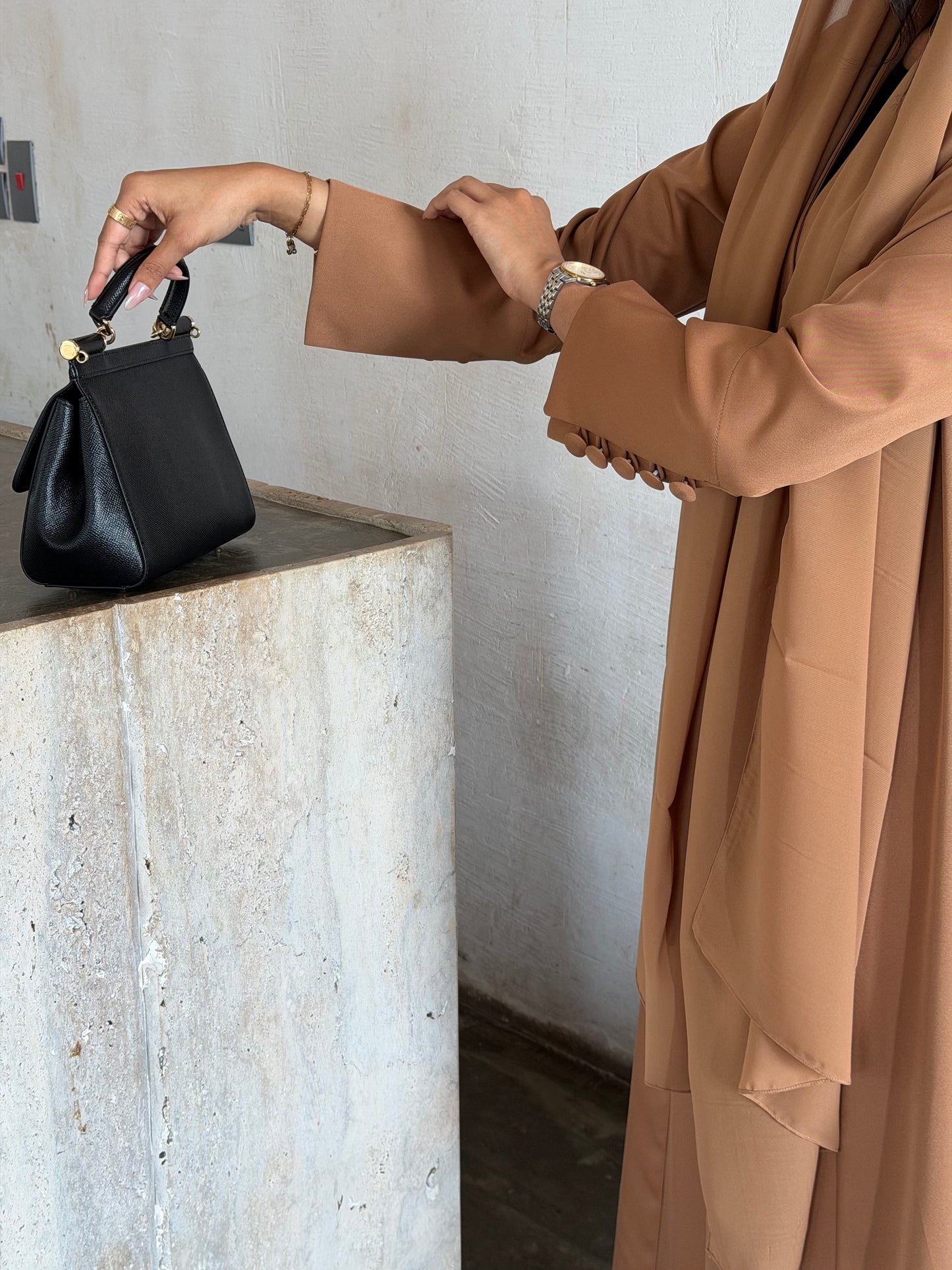 VALI ABAYA
