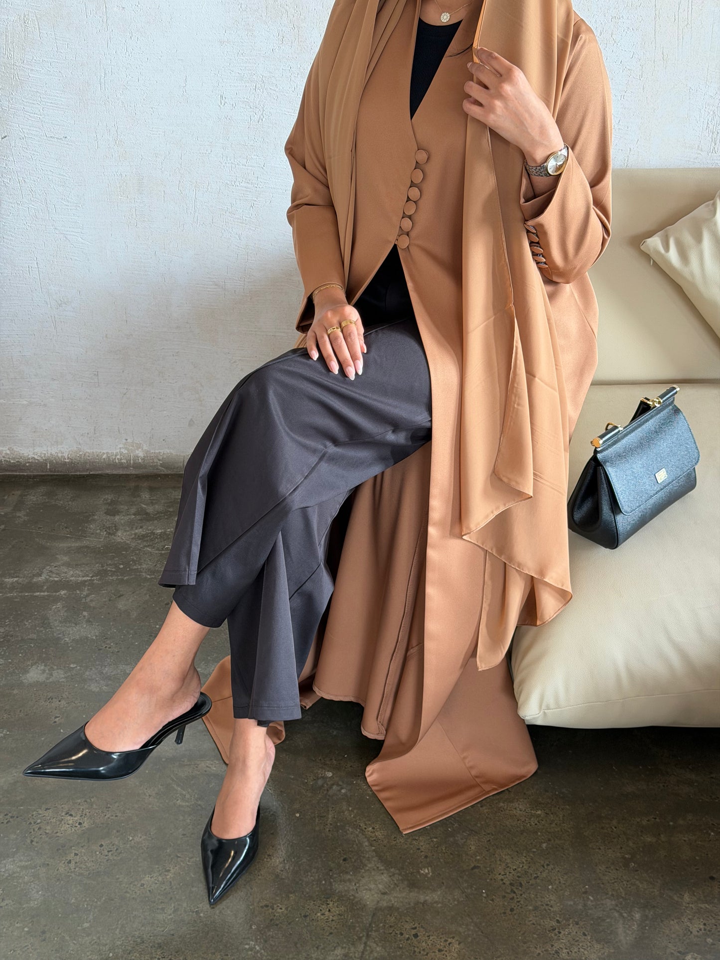 VALI ABAYA
