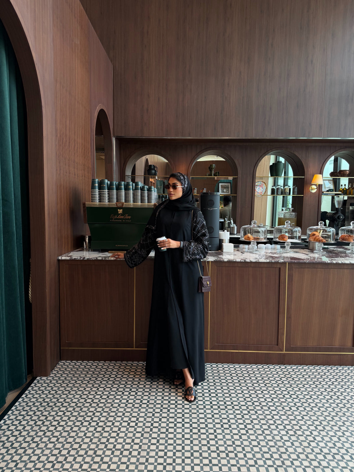 LAVIN ABAYA